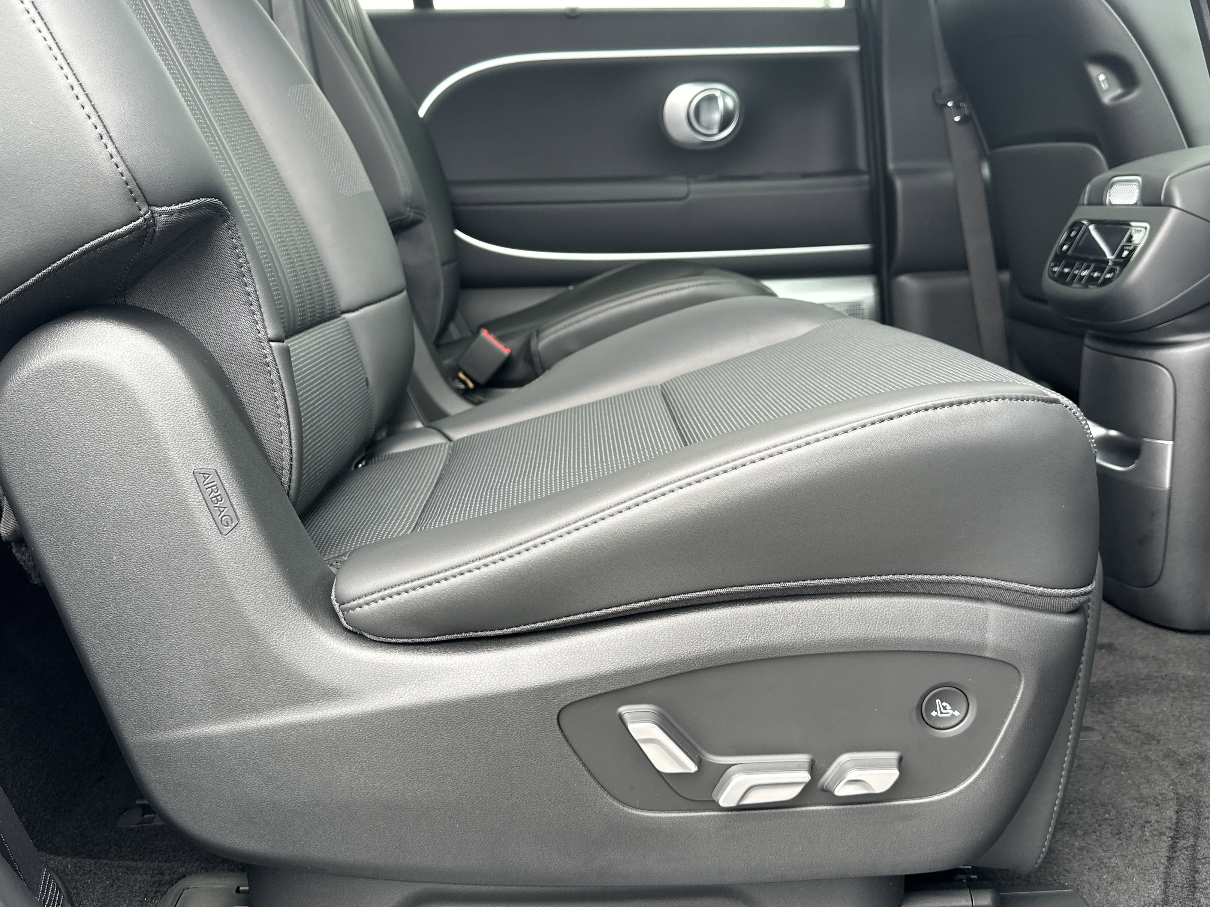 New 2026 Hyundai Ioniq 9 Calligraphy image 17