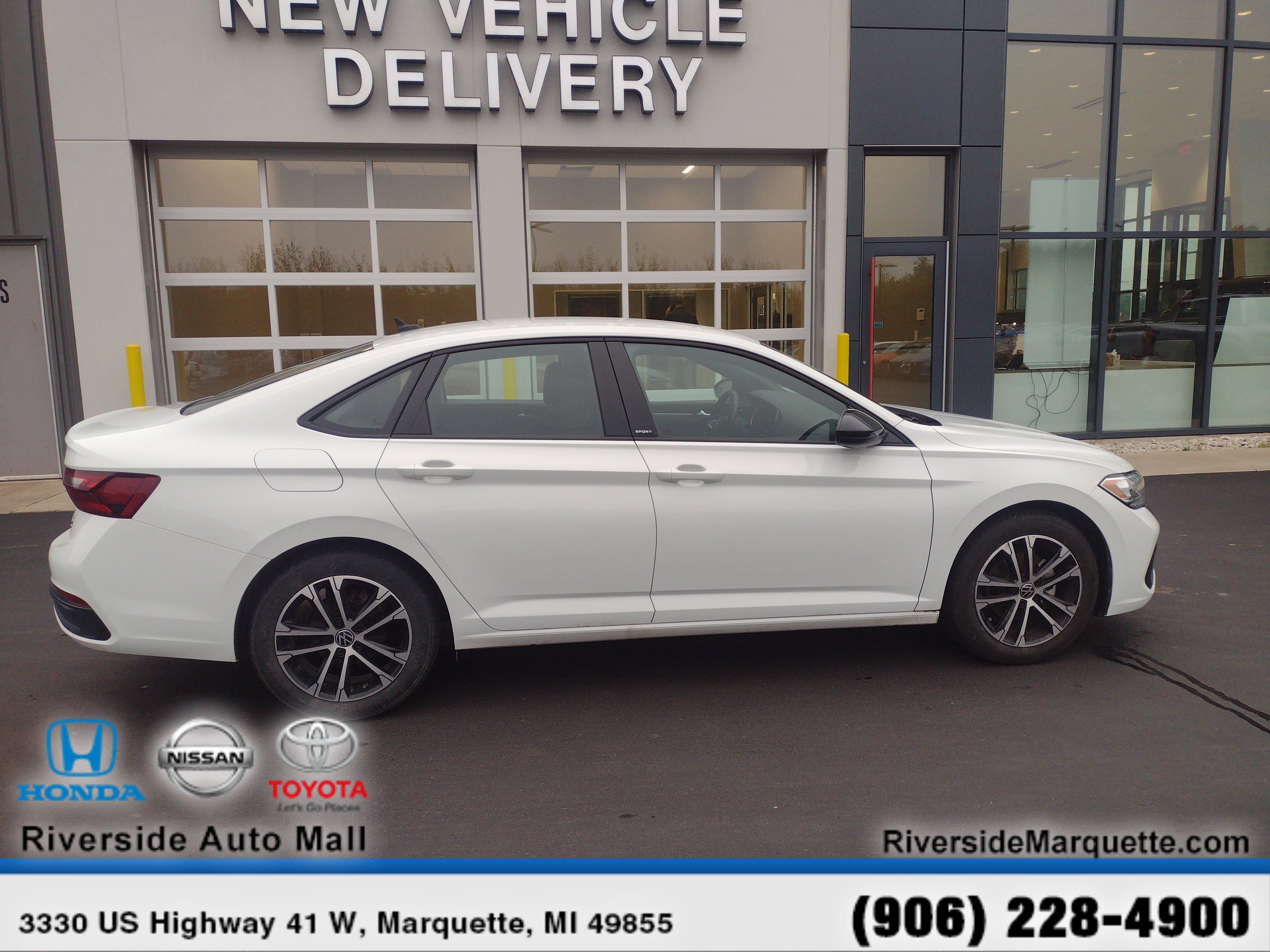 Used 2024 Volkswagen Jetta Sport image 10