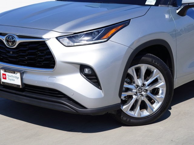 Certified 2021 Toyota Highlander Limited AWD/4WD image 6