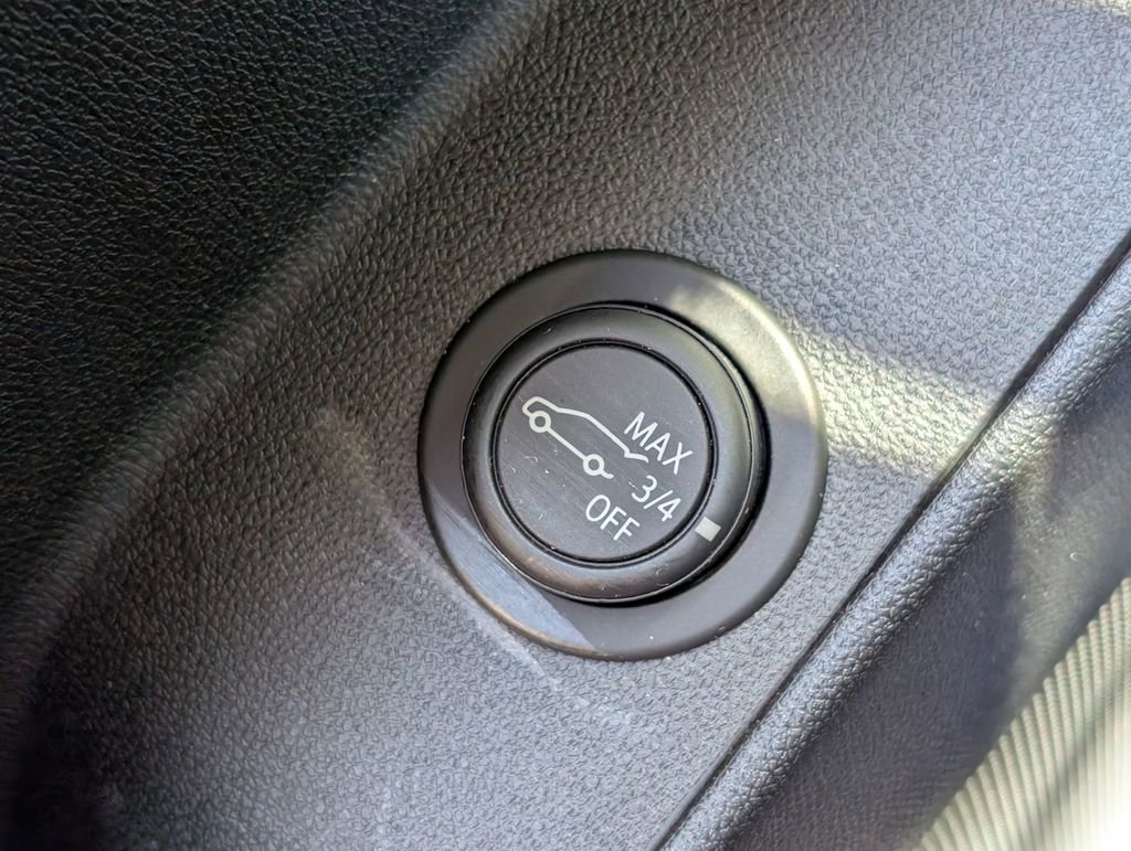 Used 2020 Chevrolet Equinox LT image 36