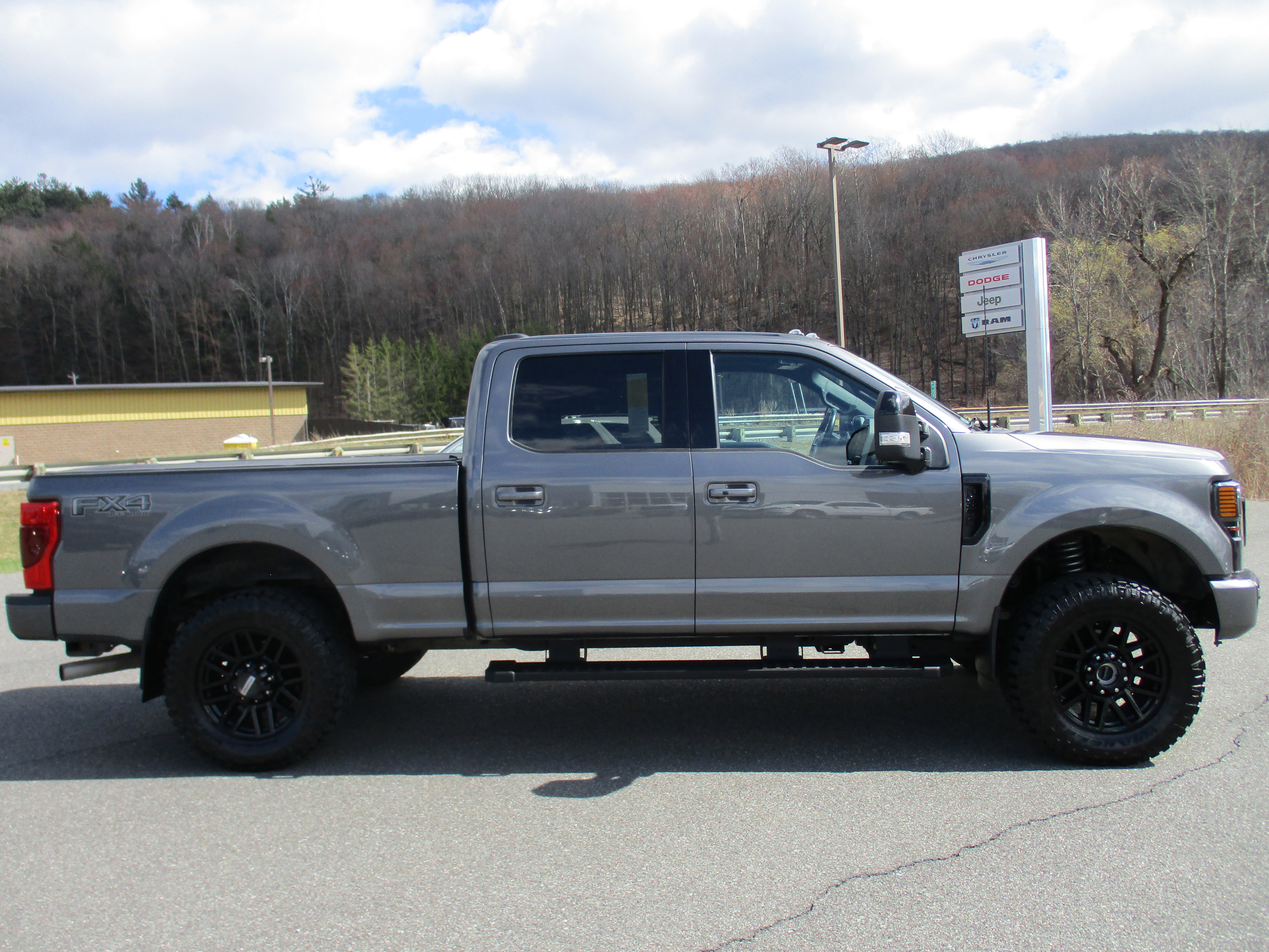 Used 2022 Ford F350 Lariat w/ Black Appearance Package image 4