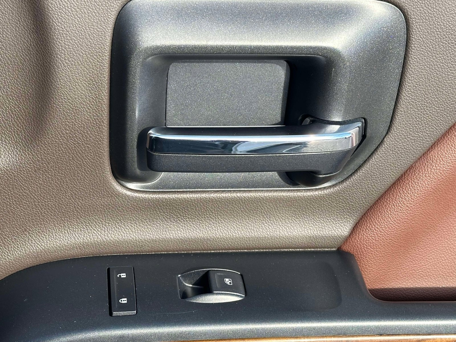 Used 2018 Chevrolet Silverado 1500 High Country image 26