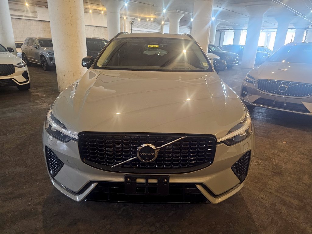 Certified 2024 Volvo XC60 B5 Ultimate w/ Climate Package AWD/4WD image 6
