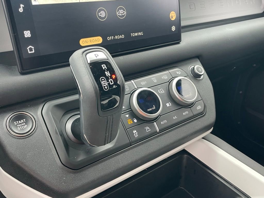 Used 2025 Land Rover Defender 110 X-Dynamic SE image 17