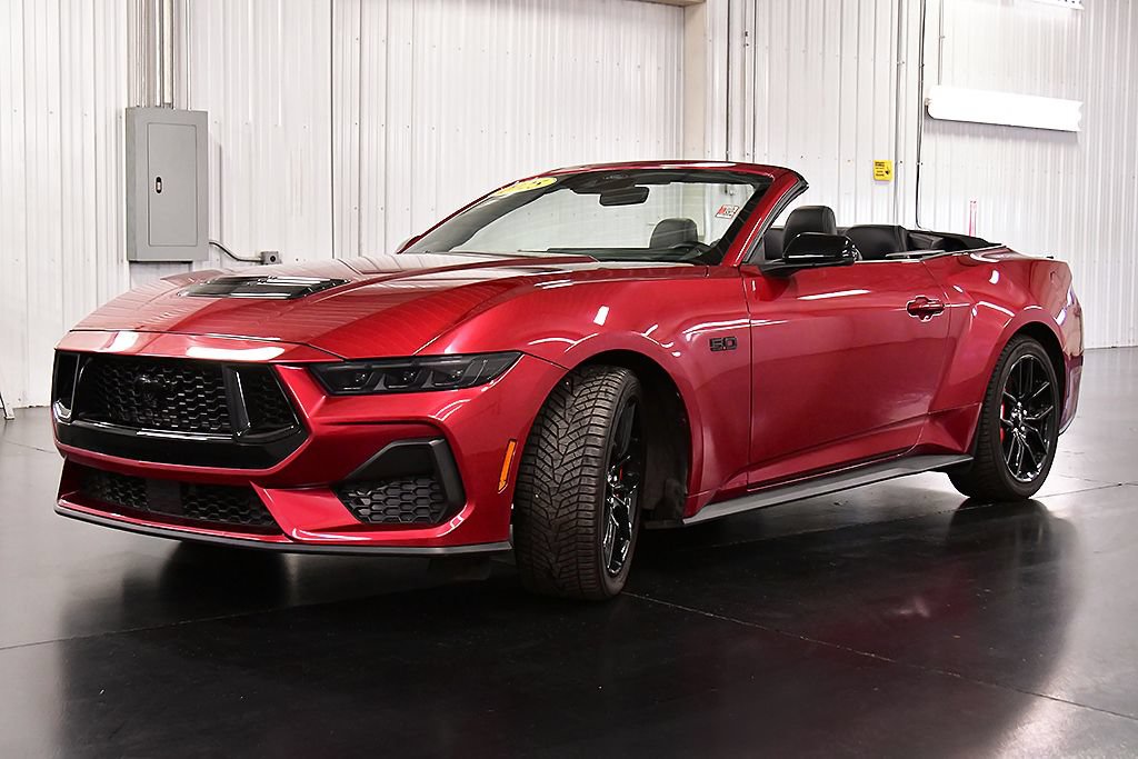 Used 2025 Ford Mustang GT Premium RWD image 3
