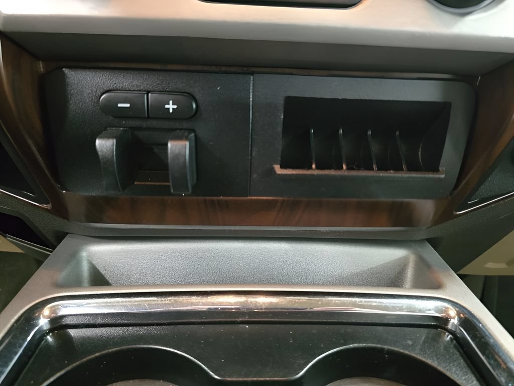 Used 2016 Ford F350 Lariat w/ Lariat Interior Package AWD/4WD image 17