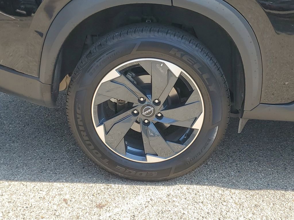 Used 2024 Nissan Rogue SV image 6