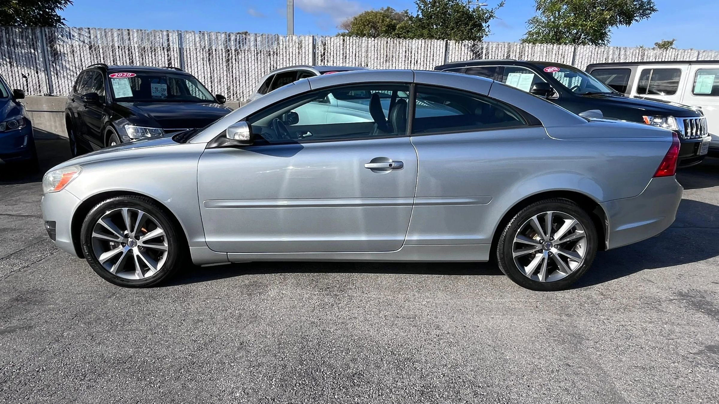 Used 2011 Volvo C70 T5 FWD image 4