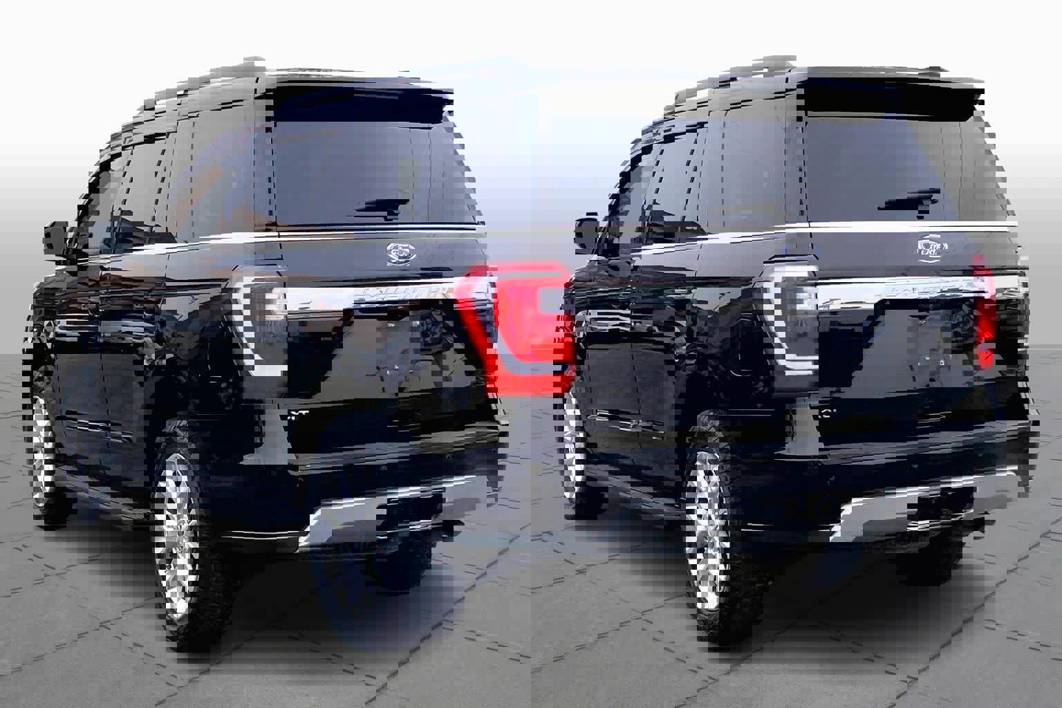 Certified 2021 Ford Expedition XLT image 11