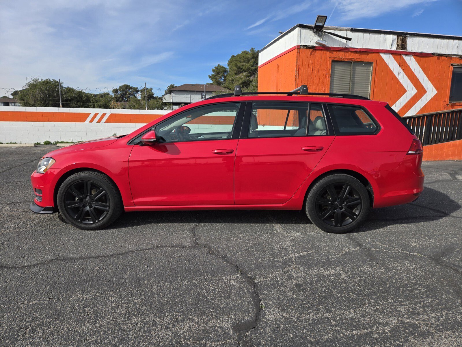 Used 2017 Volkswagen Golf SE FWD image 2