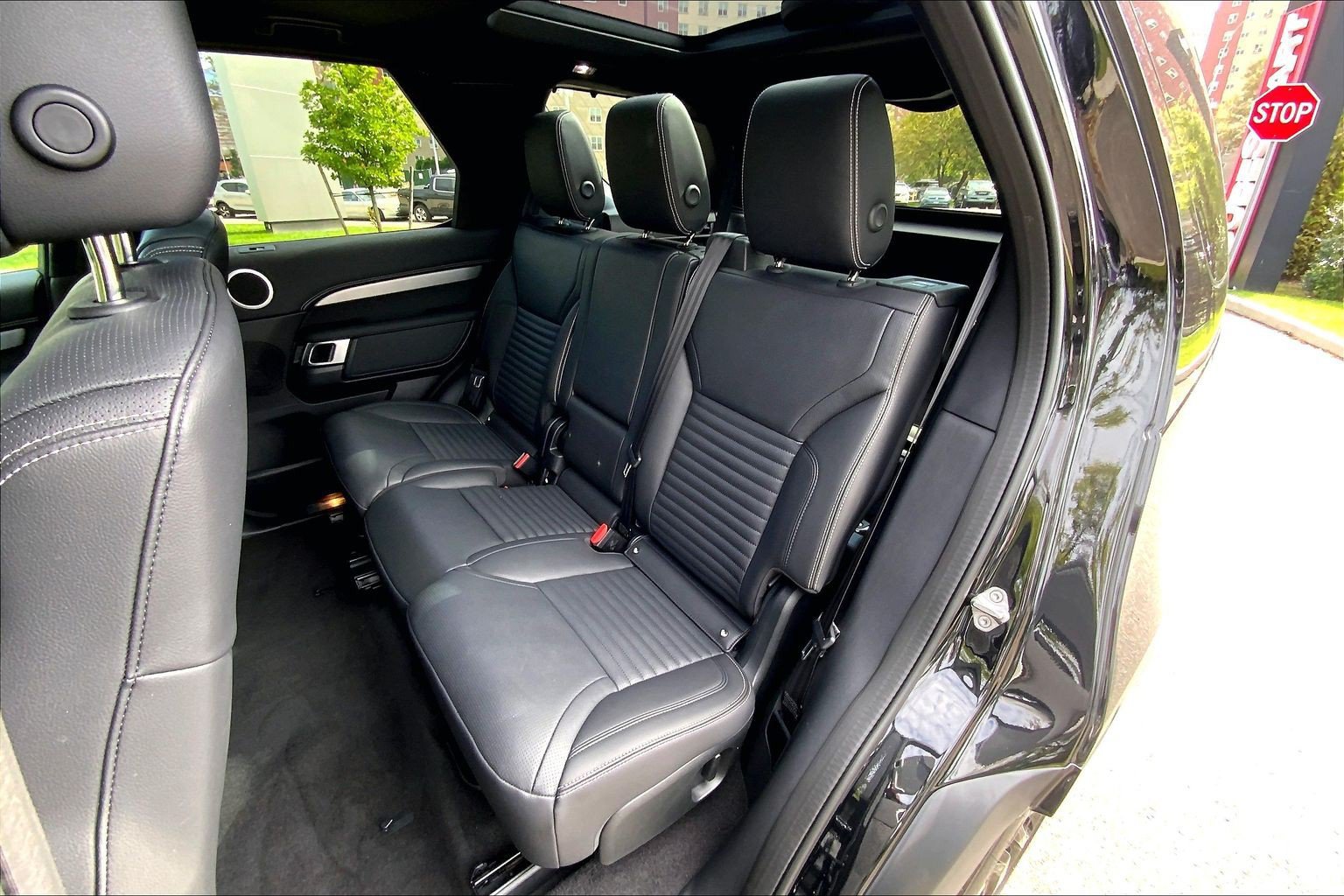 Certified 2025 Land Rover Discovery Dynamic SE AWD/4WD image 20