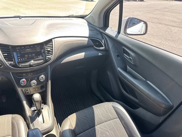 Used 2022 Chevrolet Trax LT w/ LT Convenience Package AWD/4WD image 18