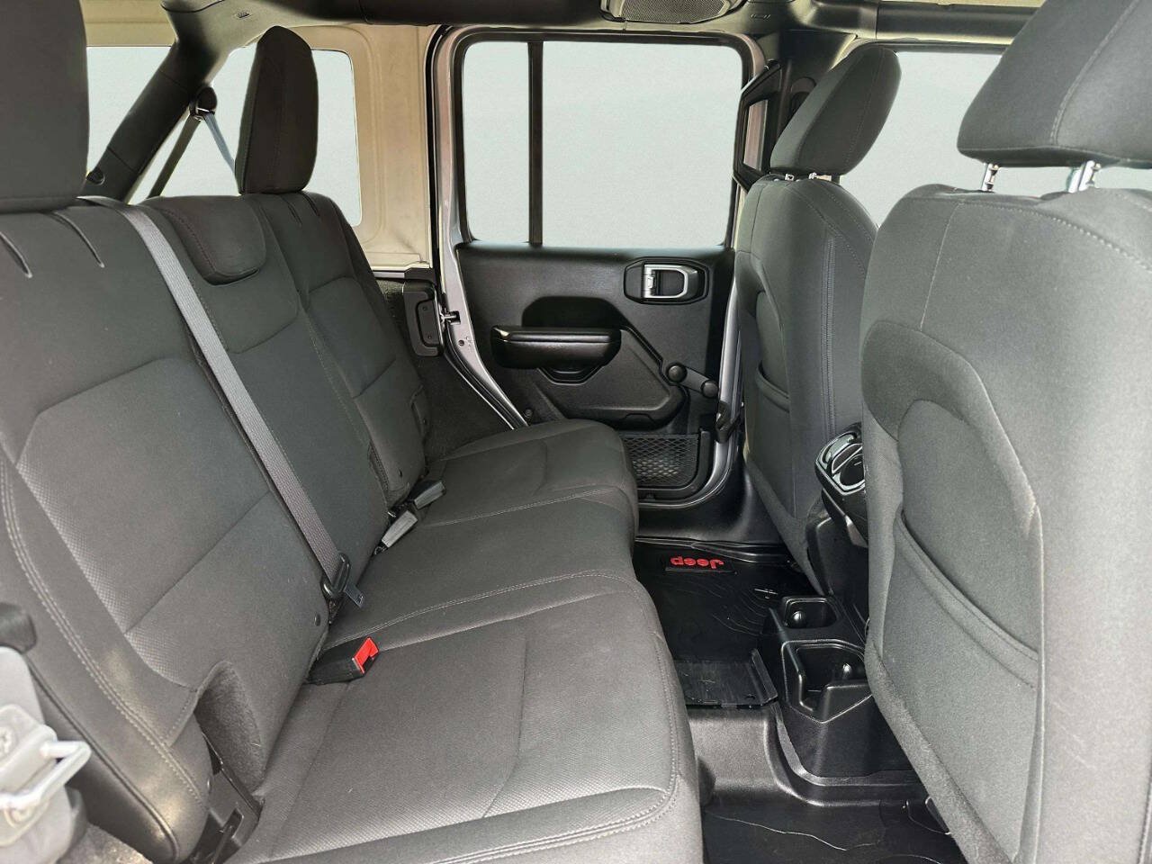 Used 2018 Jeep Wrangler Unlimited Sport AWD/4WD image 17