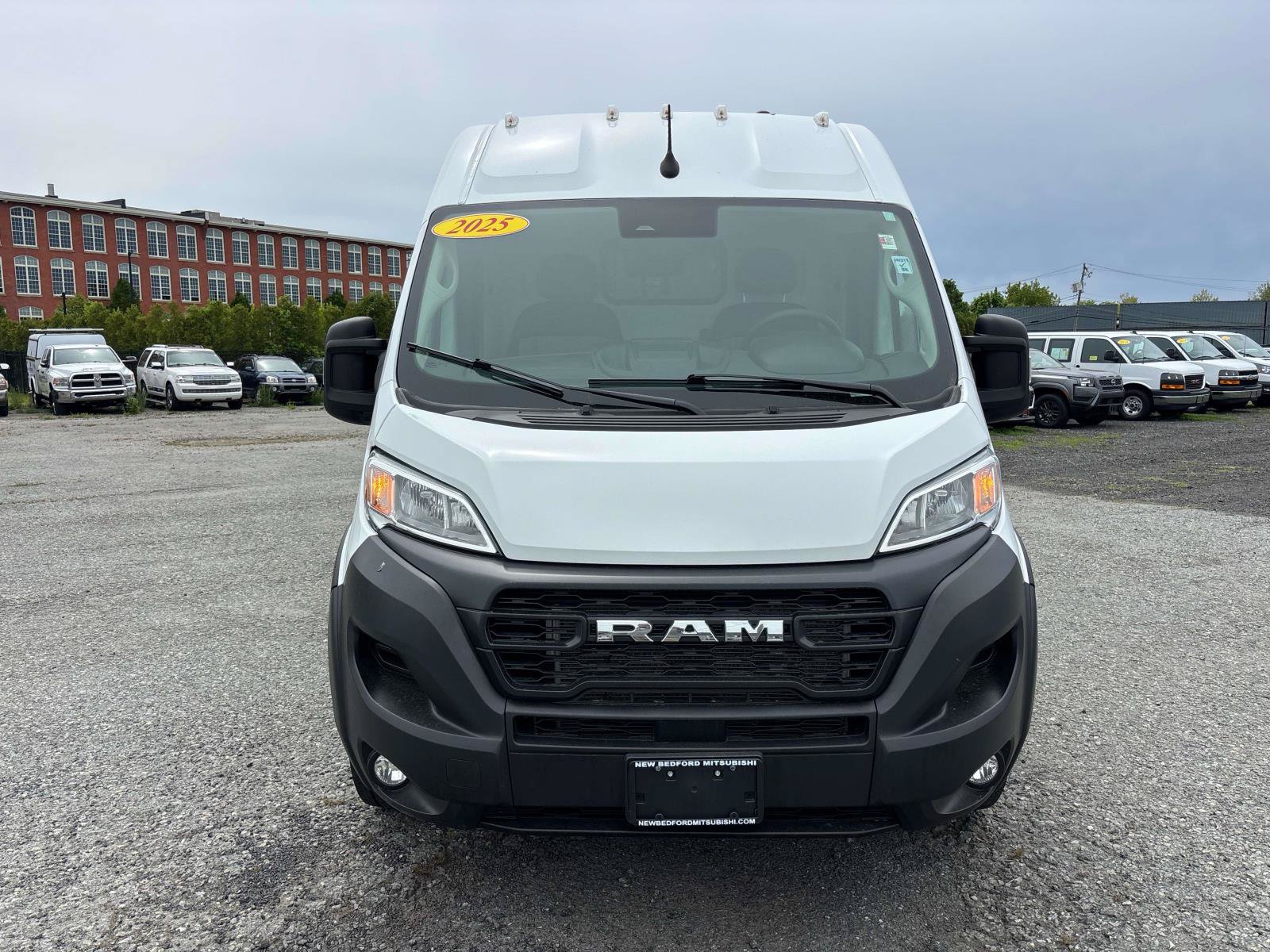 Used 2025 RAM ProMaster 2500 w/ Convenience Group FWD image 2