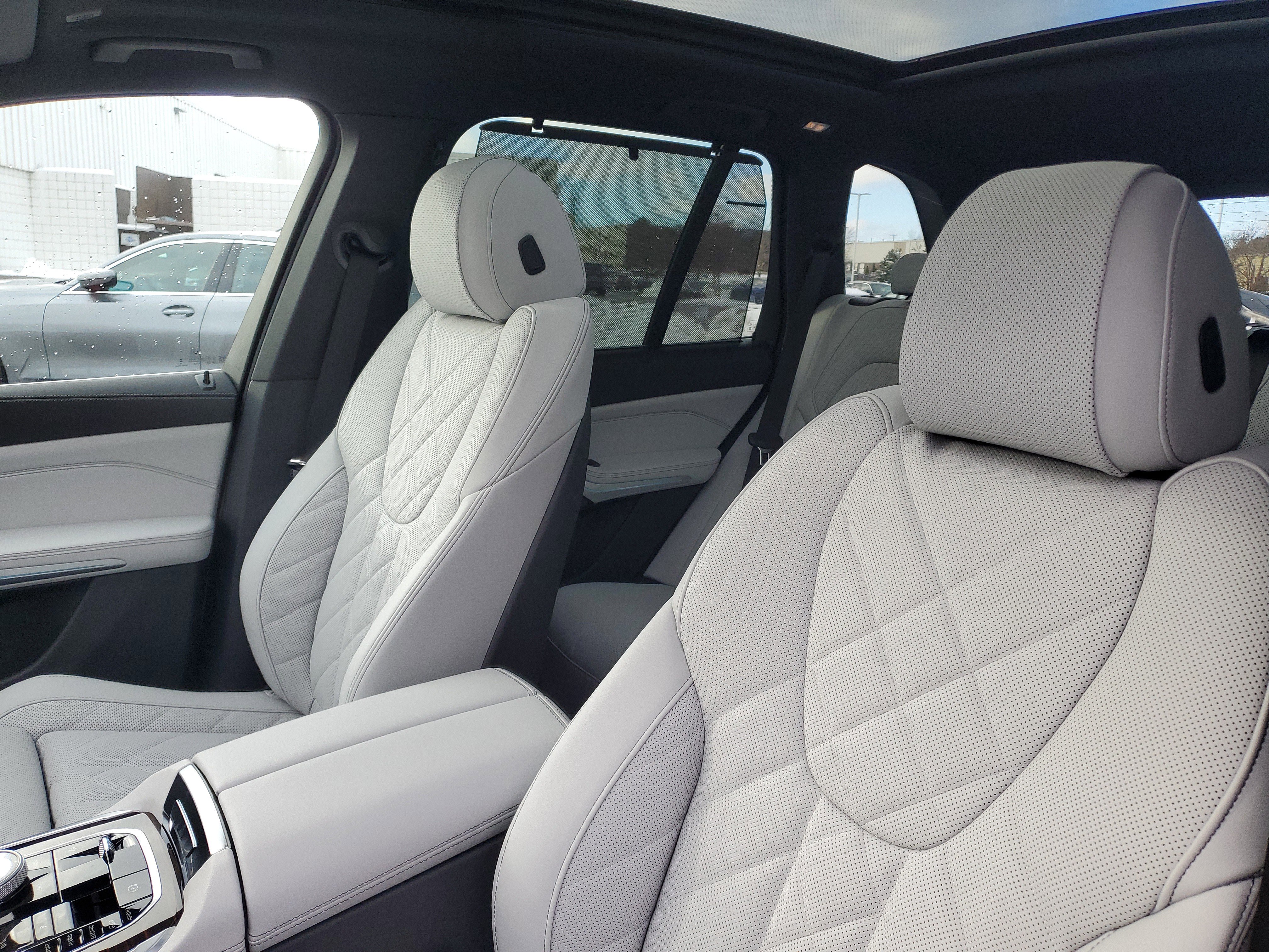 New 2026 BMW X5 xDrive50e image 7