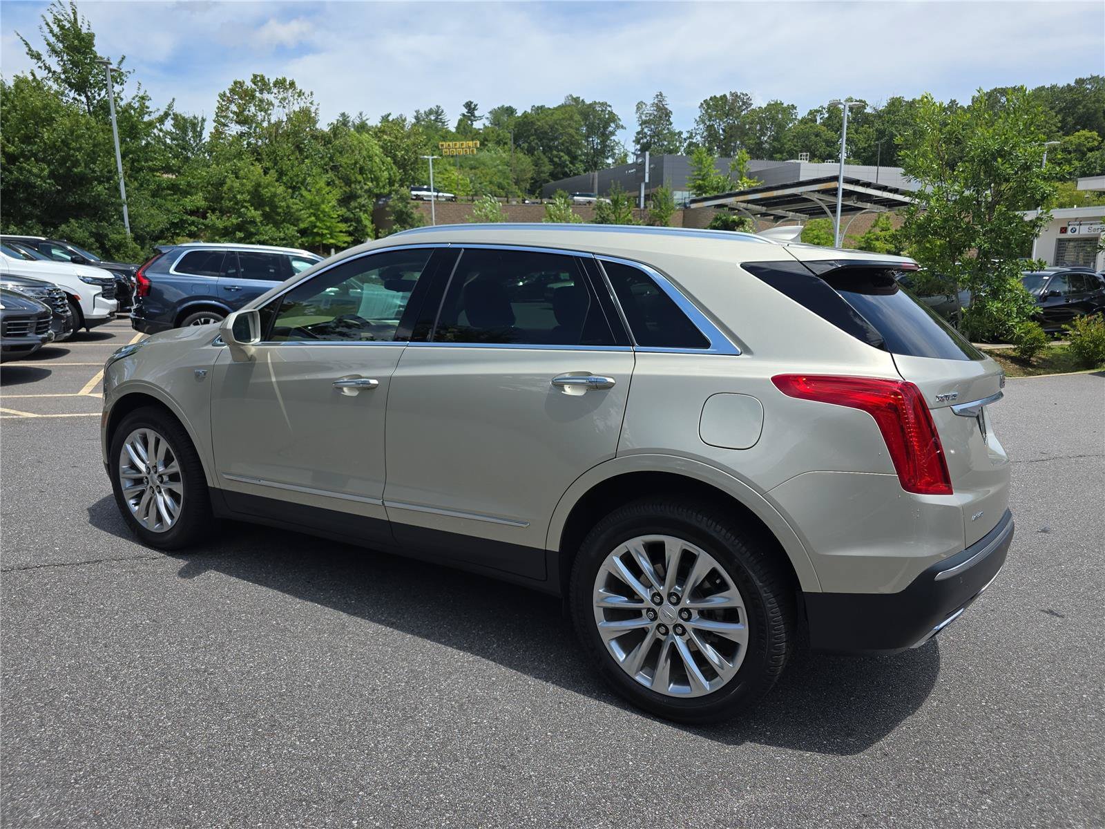 Used 2017 Cadillac XT5 Platinum AWD/4WD image 5