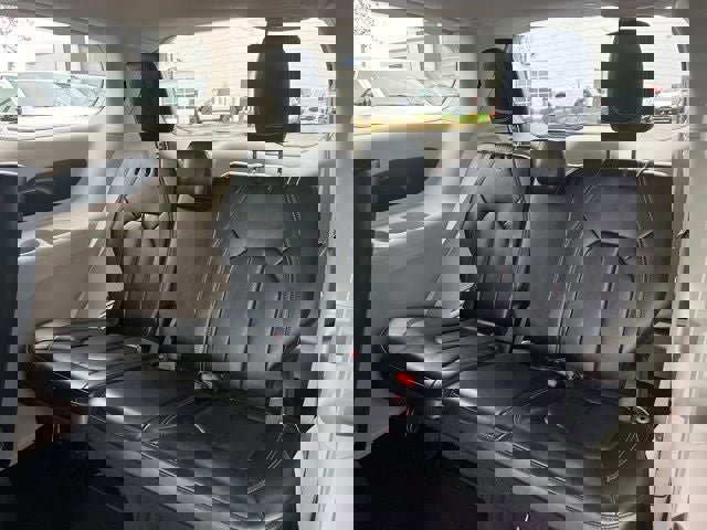 Used 2023 Chrysler Pacifica Touring-L image 16