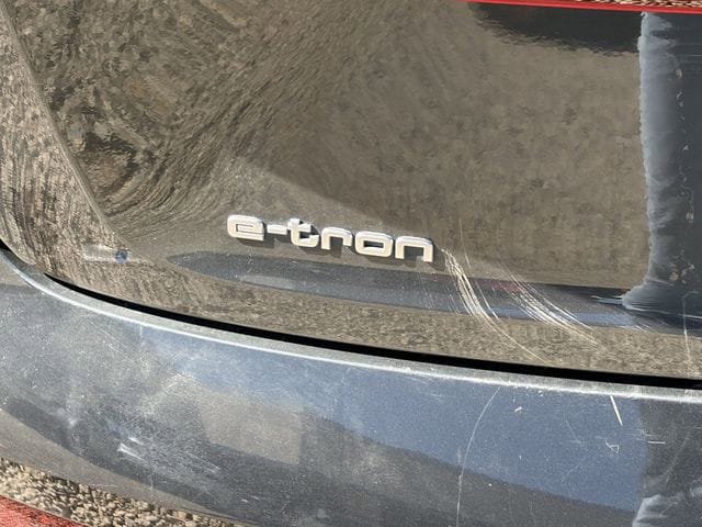 Used 2019 Audi e-tron Prestige w/ Prestige Package AWD/4WD image 12