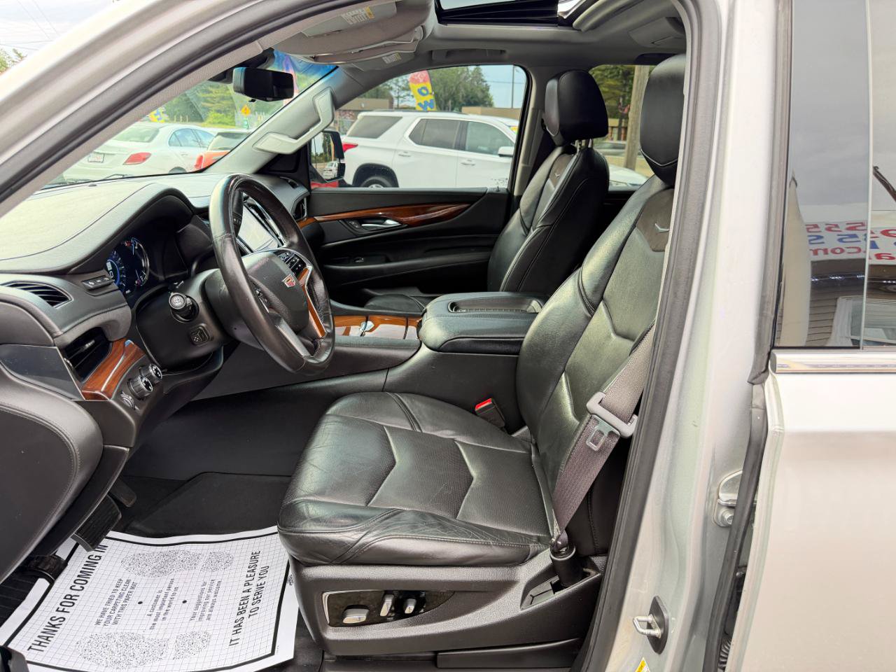 Used 2017 Cadillac Escalade Luxury AWD/4WD image 12