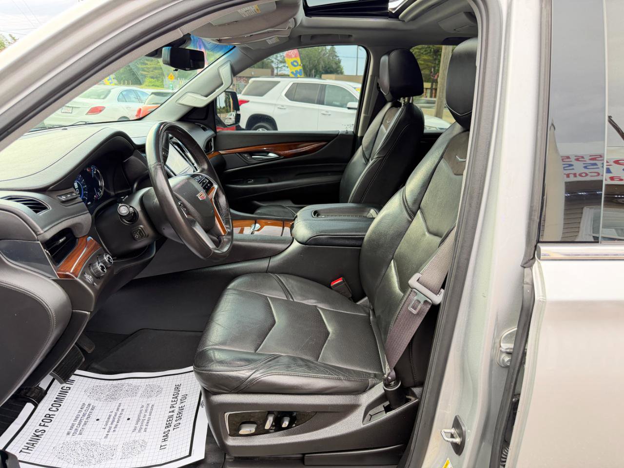 Used 2017 Cadillac Escalade Luxury AWD/4WD image 12