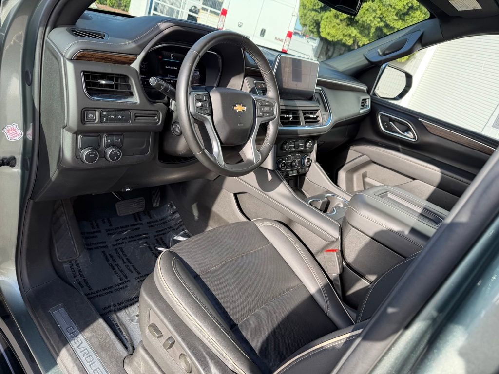 Used 2024 Chevrolet Suburban Premier image 2