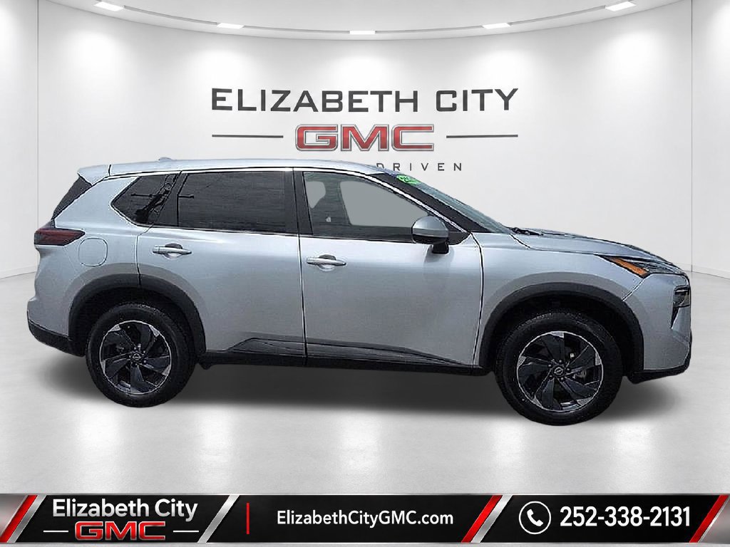 Used 2025 Nissan Rogue SV FWD image 9