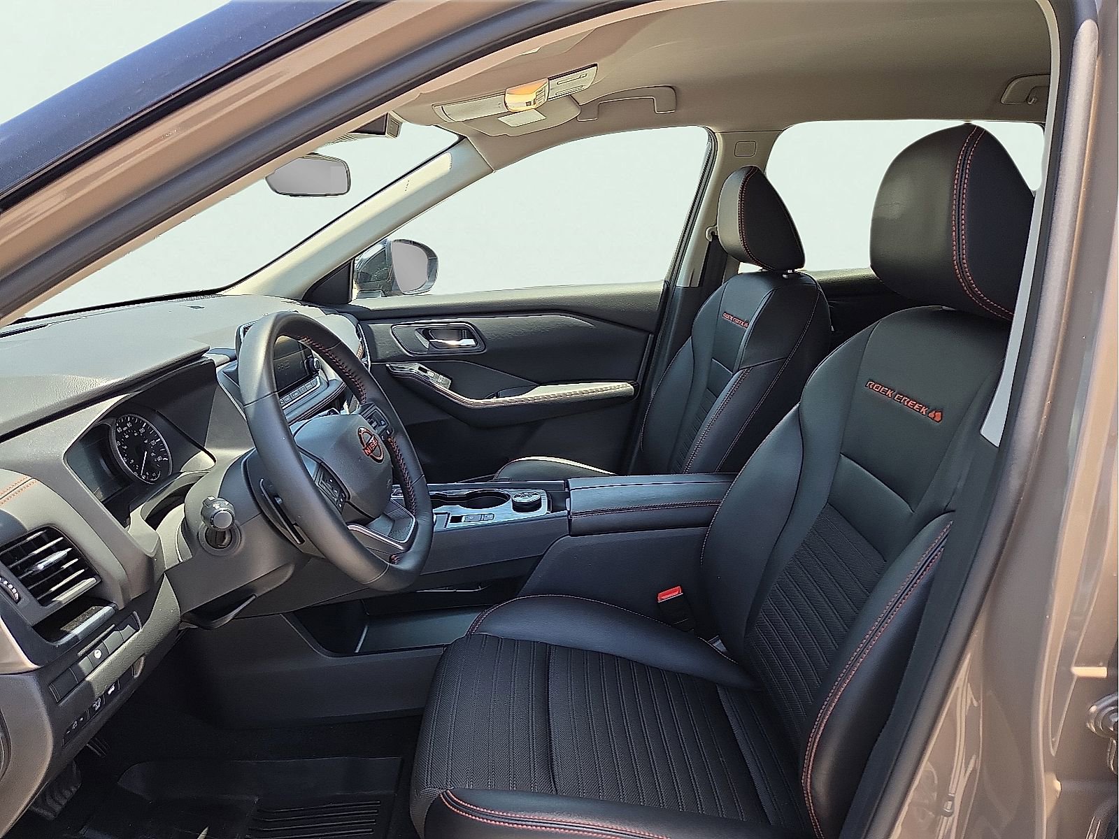 Used 2025 Nissan Rogue SV AWD/4WD image 13