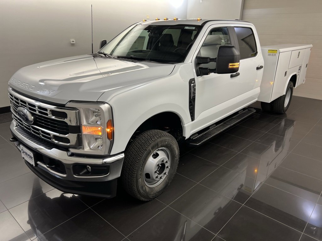 New 2026 Ford F350 XL w/ XL Chrome Package image 3