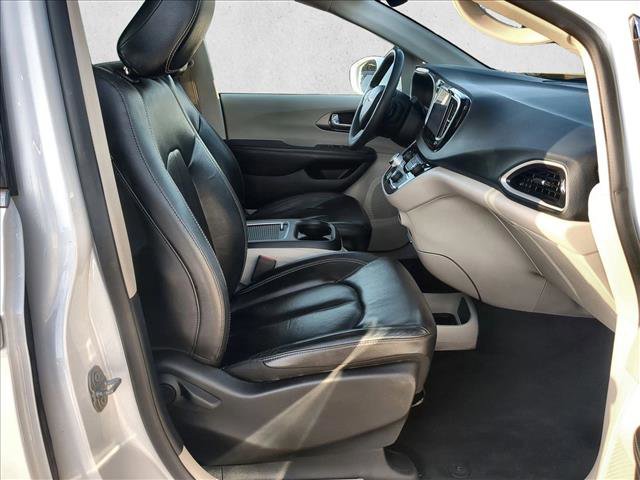 Used 2022 Chrysler Pacifica Touring-L FWD image 21