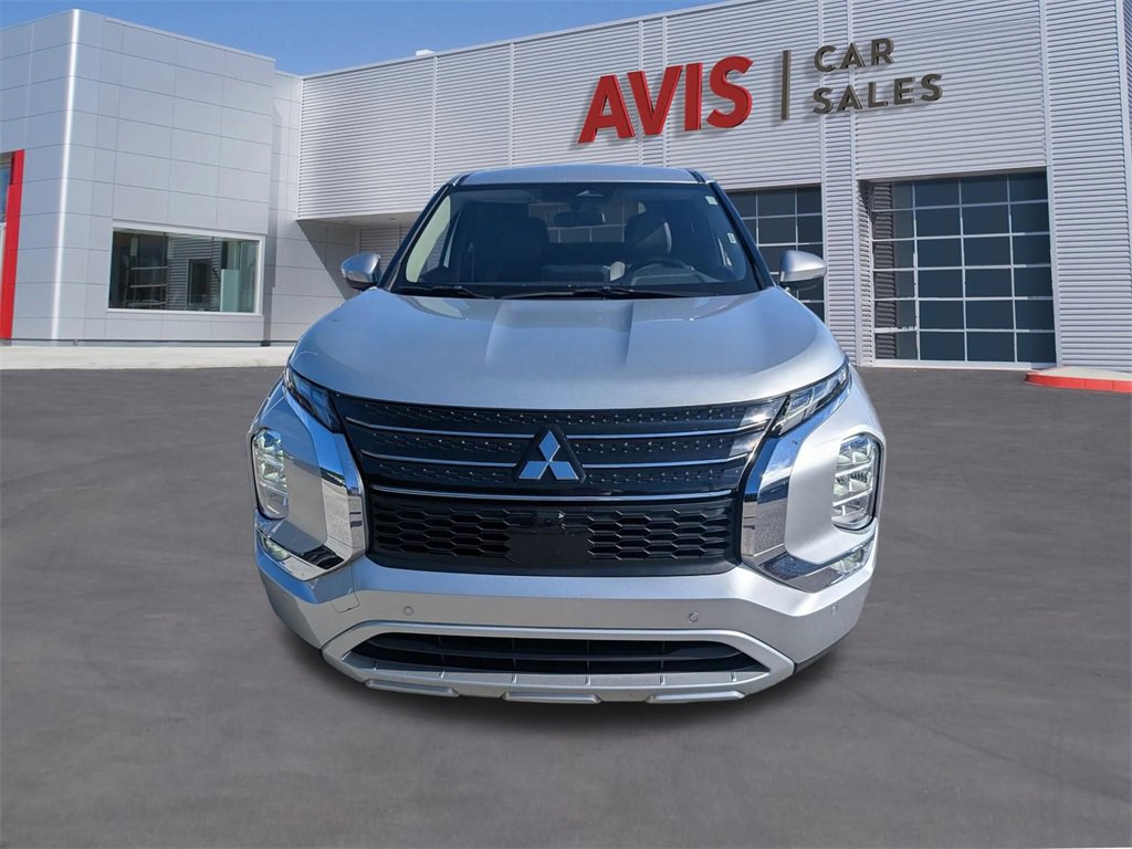 Used 2024 Mitsubishi Outlander SE image 2