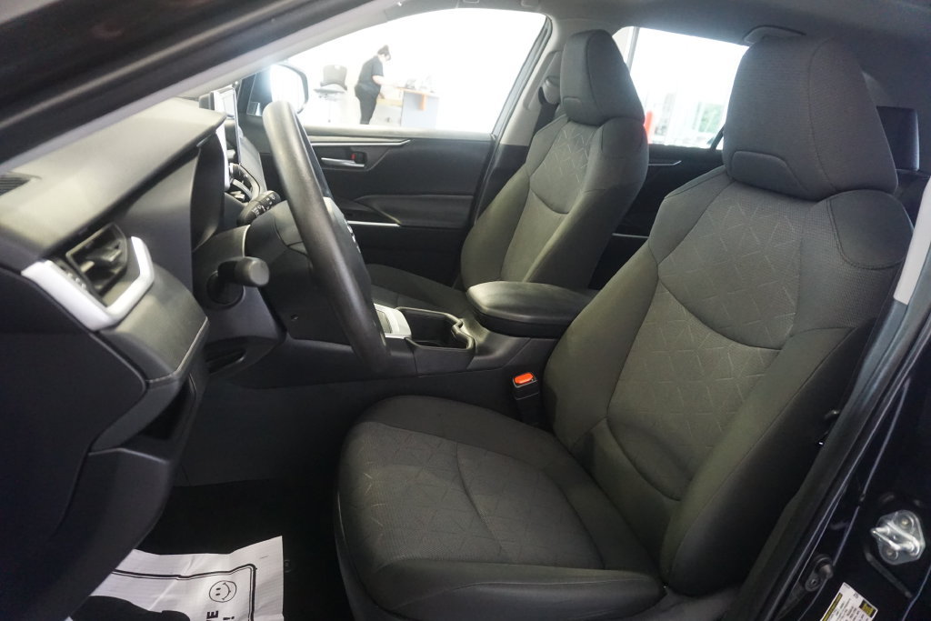 Certified 2025 Toyota RAV4 XLE AWD/4WD image 17