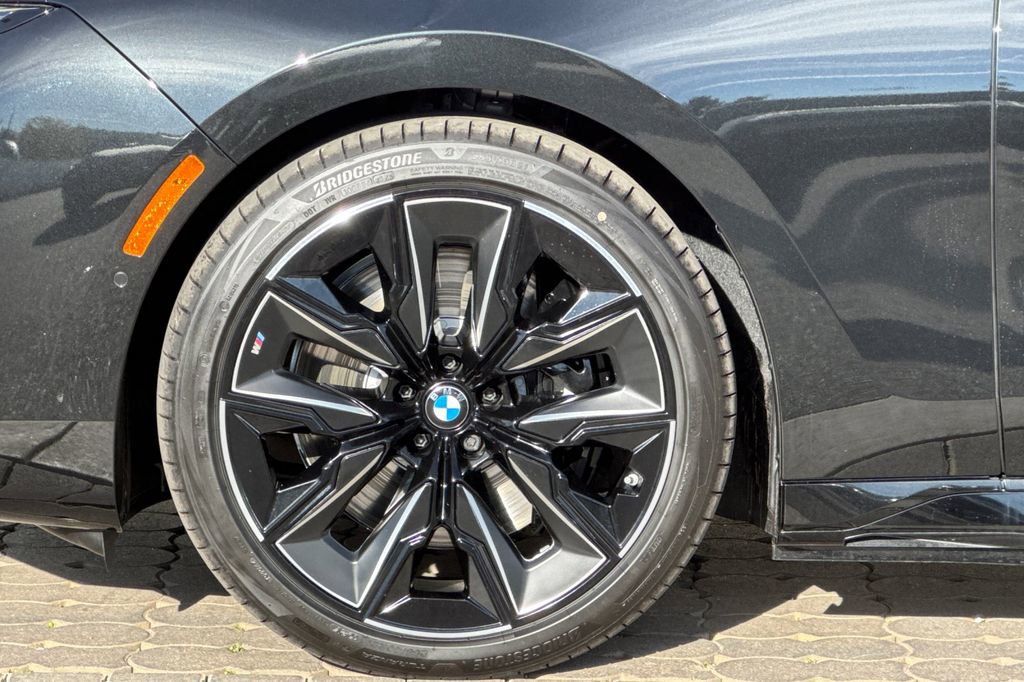 New 2026 BMW i7 xDrive60 w/ Executive Package image 32