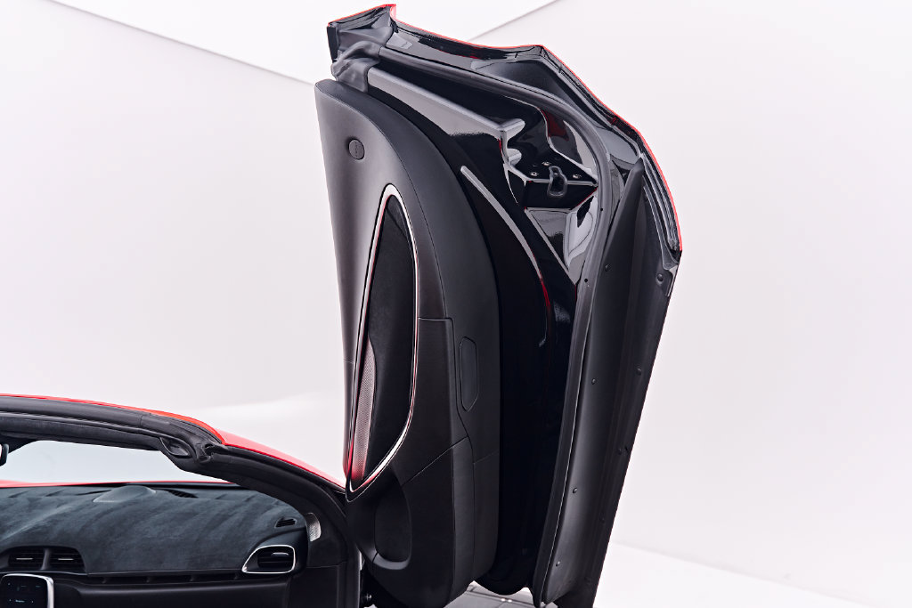 Used 2025 McLaren Artura Spider RWD image 40