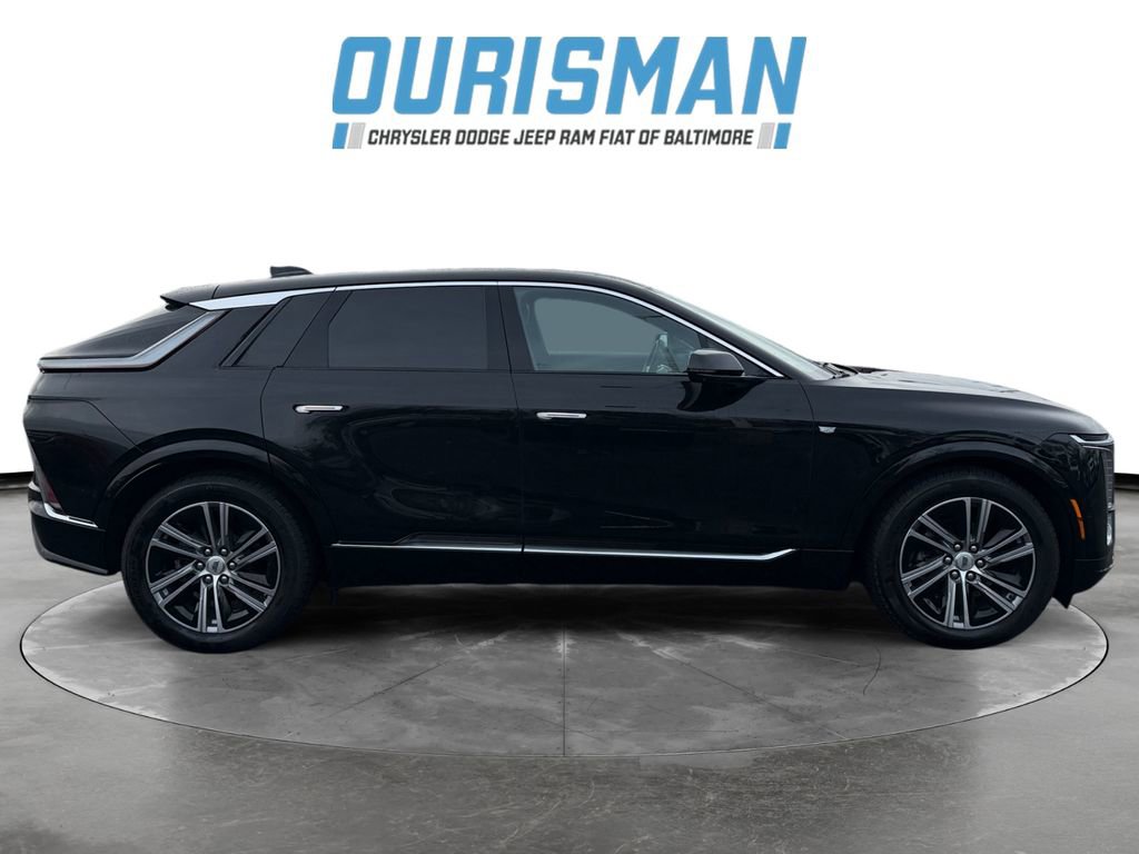 Used 2024 Cadillac Lyriq Luxury image 7