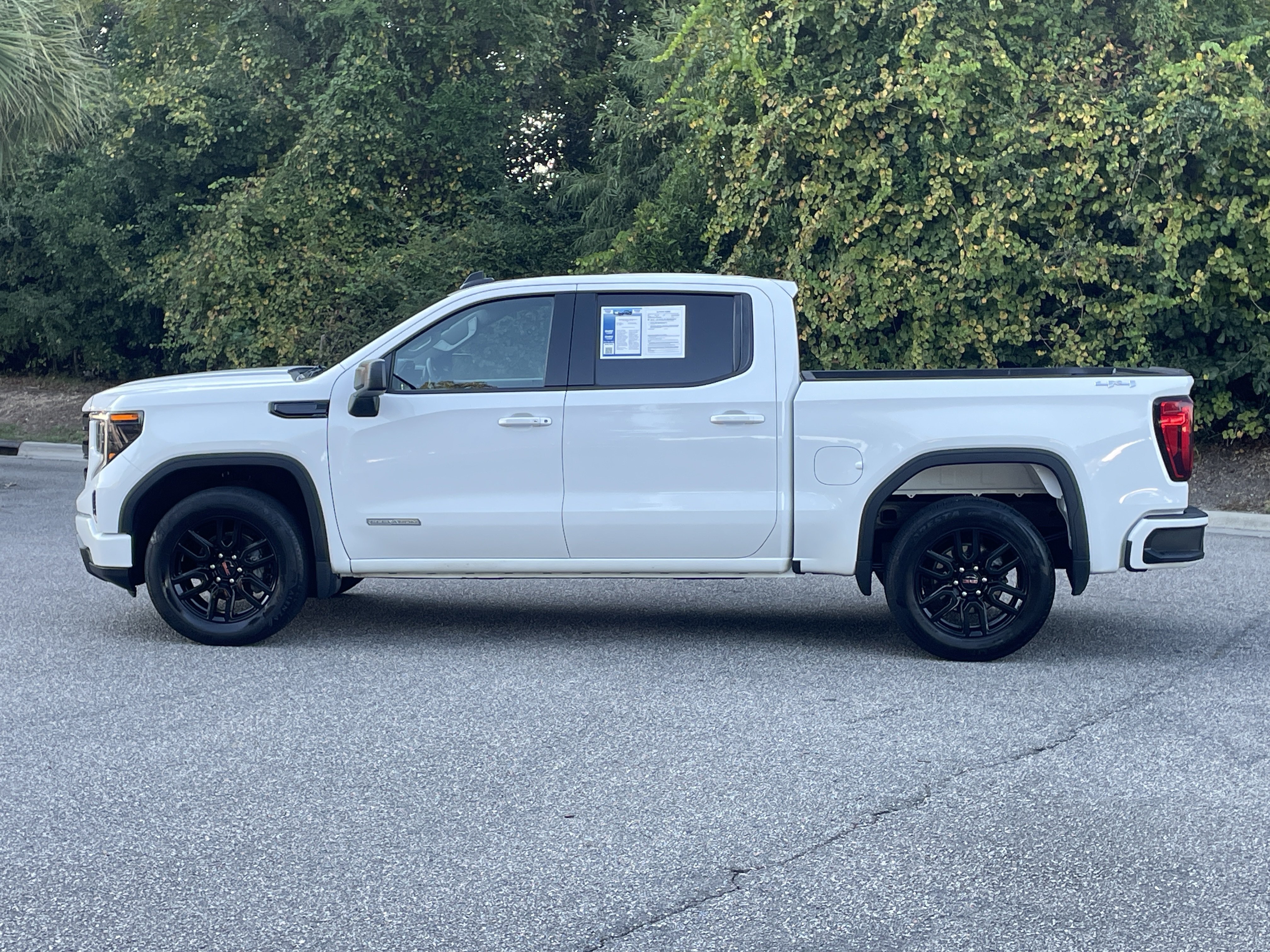 Used 2024 GMC Sierra 1500 Elevation AWD/4WD image 6