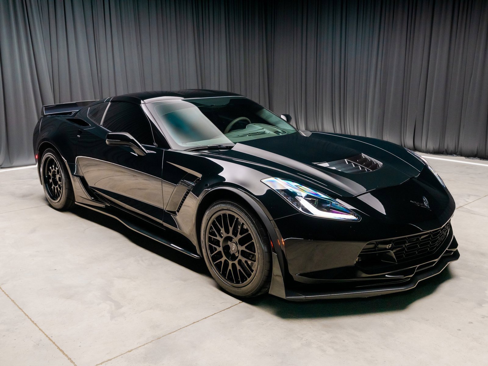 Used 2016 Chevrolet Corvette Z06 w/ 3LZ Preferred Equipment Group image 15