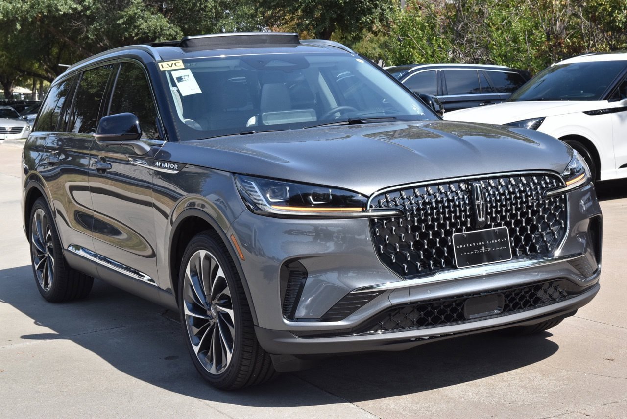 New 2027 Lincoln Aviator Reserve AWD/4WD image 3