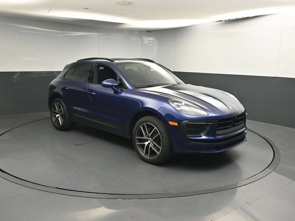 Used 2025 Porsche Macan AWD/4WD image 27