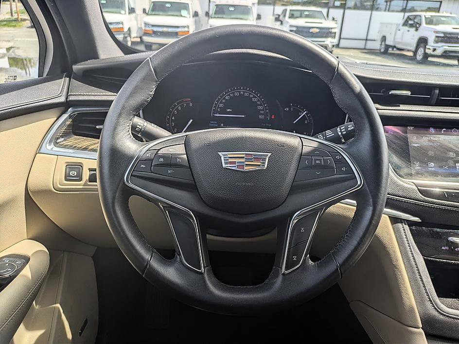 Used 2017 Cadillac XT5 FWD image 19