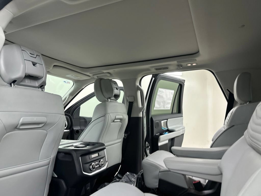 New 2027 Ford Expedition Platinum w/ Platinum Ultimate Package AWD/4WD image 32