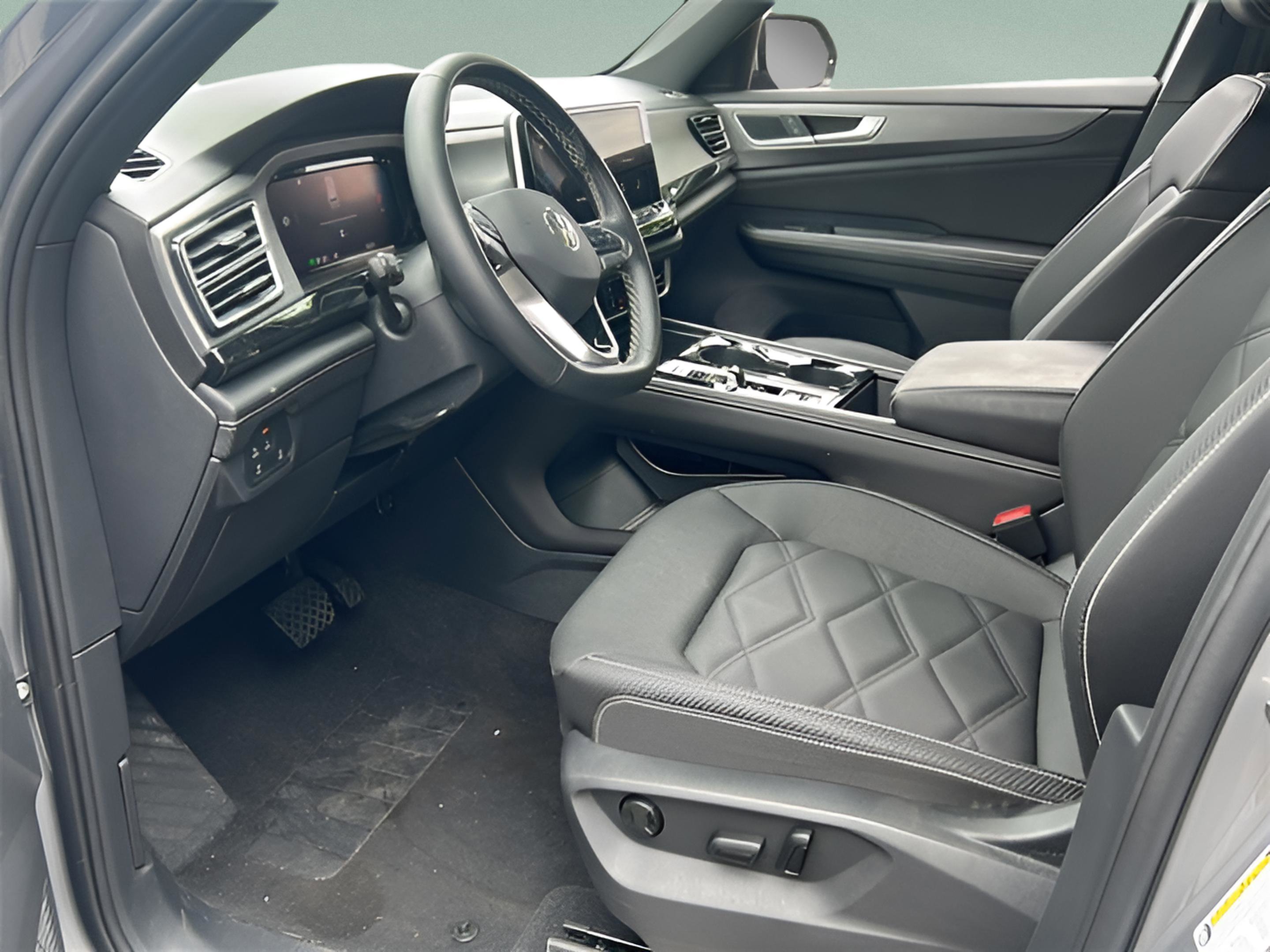 Used 2025 Volkswagen Atlas Cross Sport SE AWD/4WD image 19