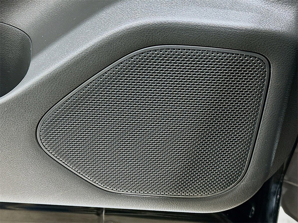 Used 2023 Nissan Rogue S image 18