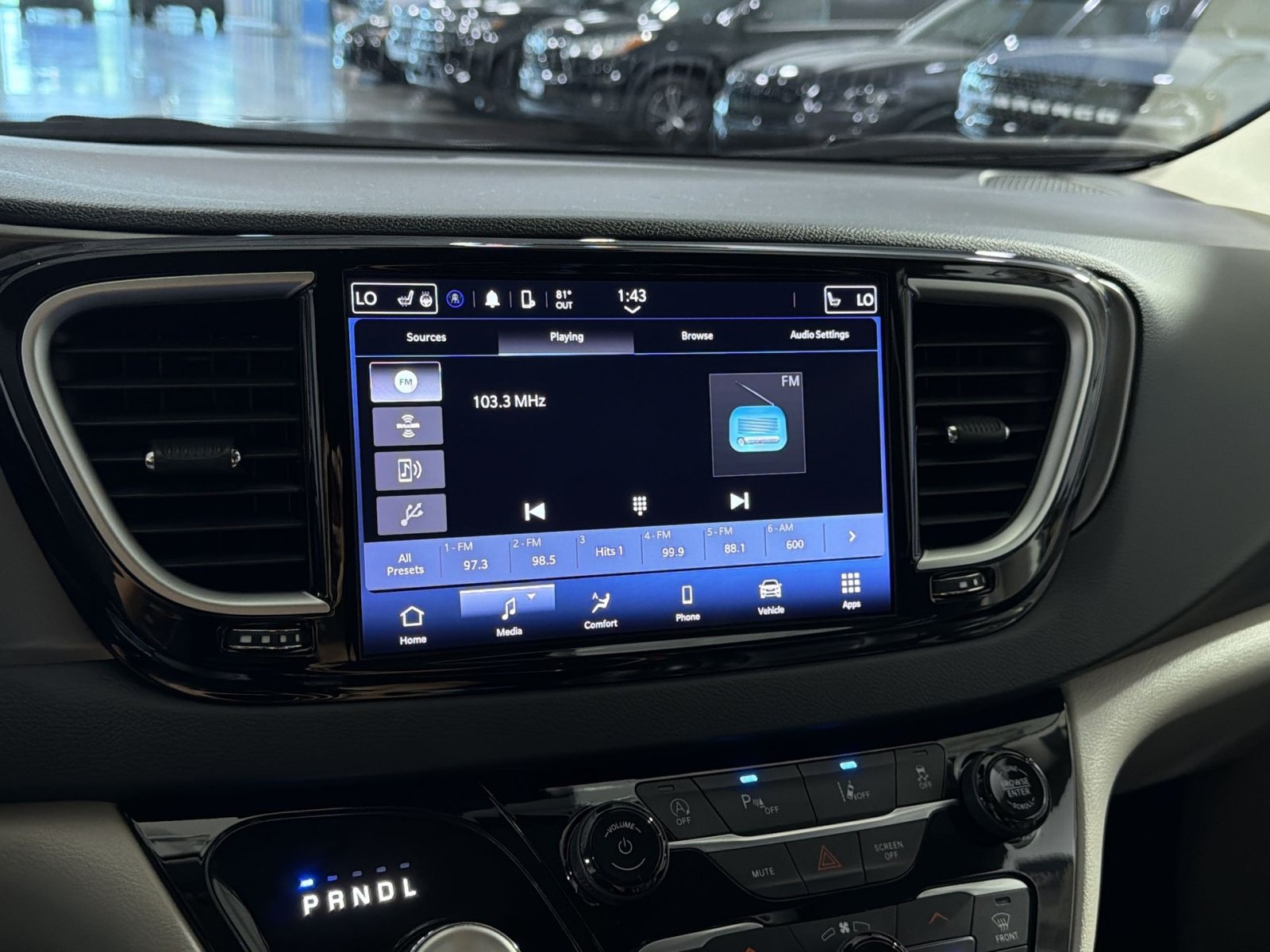 Used 2023 Chrysler Pacifica Touring-L FWD image 33