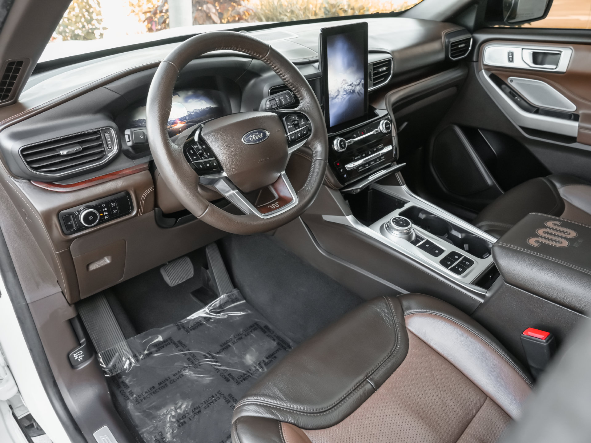 Used 2024 Ford Explorer King Ranch w/ Technology Package RWD image 4
