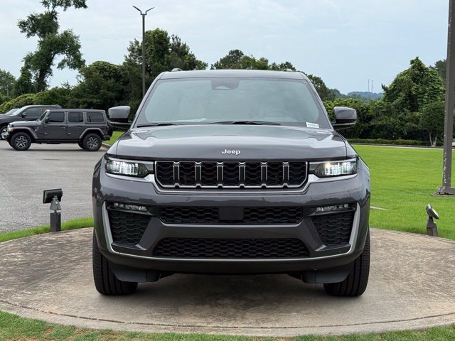 New 2026 Jeep Grand Cherokee Limited w/ Trailer Tow Package AWD/4WD image 2