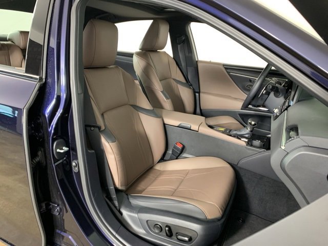 Used 2025 Lexus ES 300h w/ Accessory Package (Z2) image 41