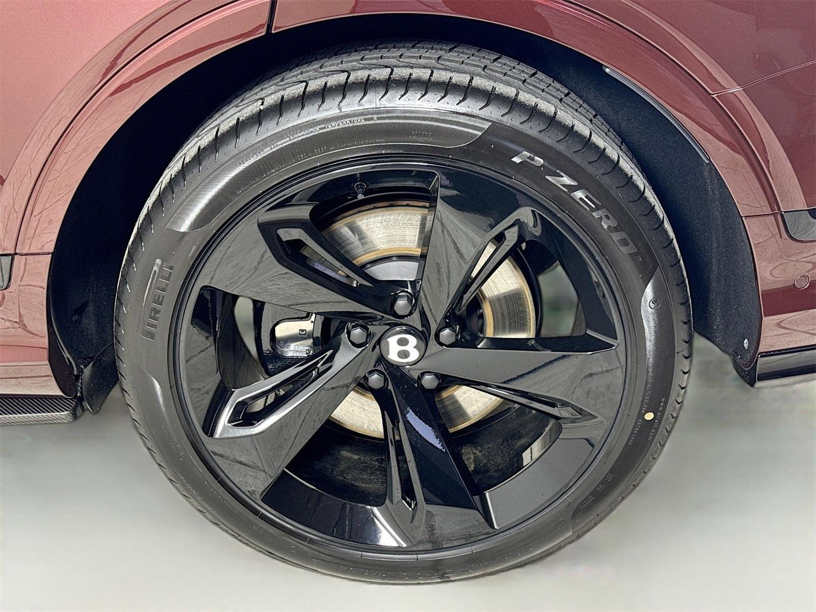 Used 2025 Bentley Bentayga image 6