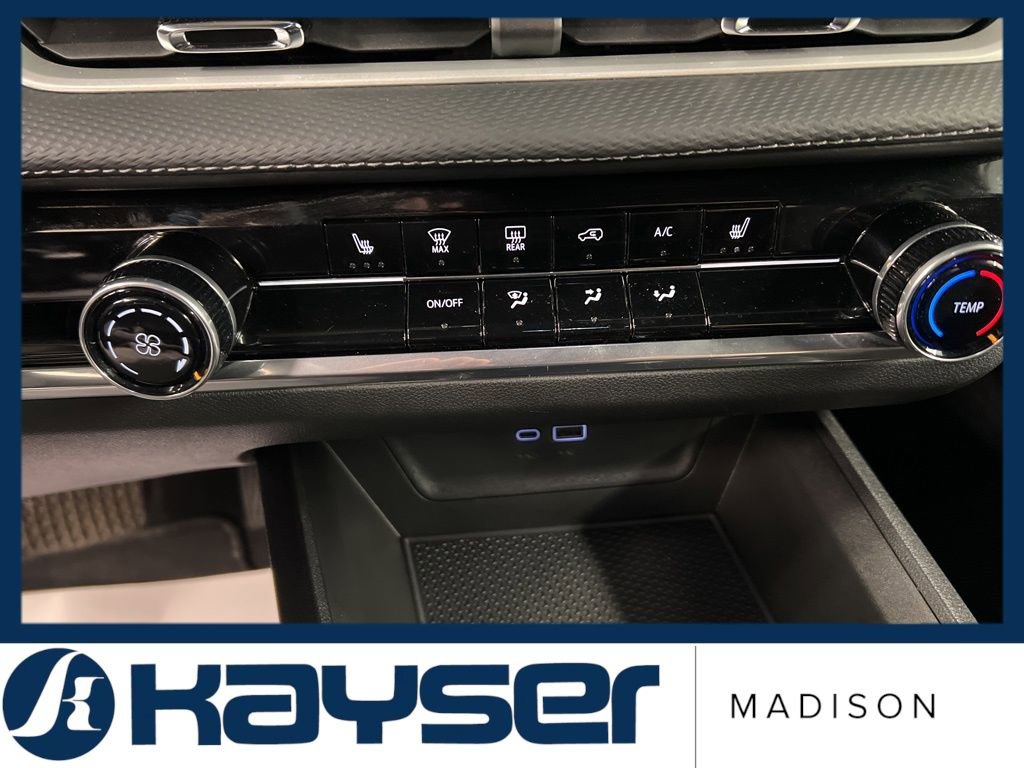 Used 2025 Chevrolet Equinox LT image 14