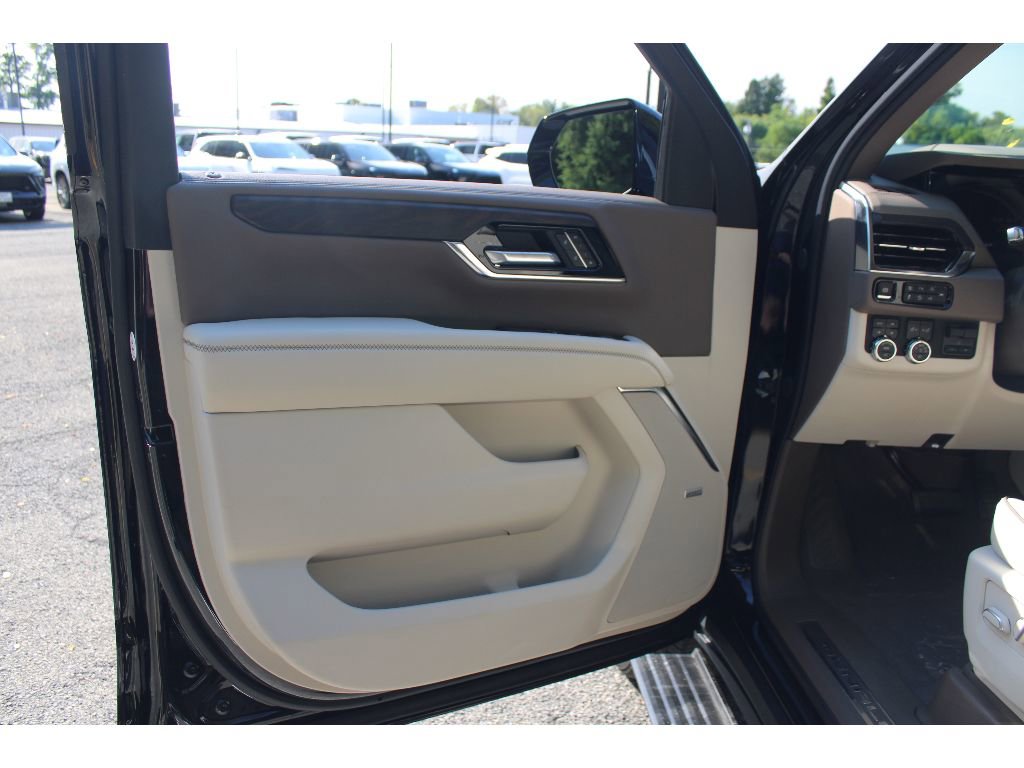 New 2026 GMC Yukon Denali w/ Denali Reserve Package image 17