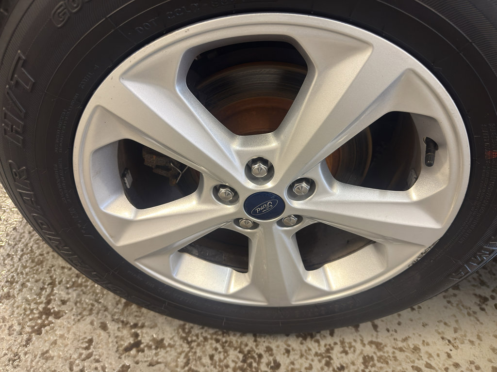 Used 2016 Ford Edge SE image 32